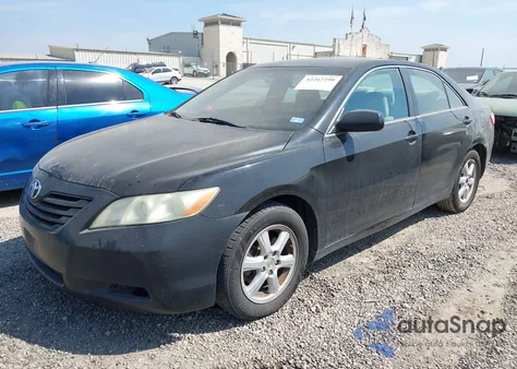 2007 Toyota Camry Ce z USA, uszkodzony, nr VIN 4T1BE46K57U061868